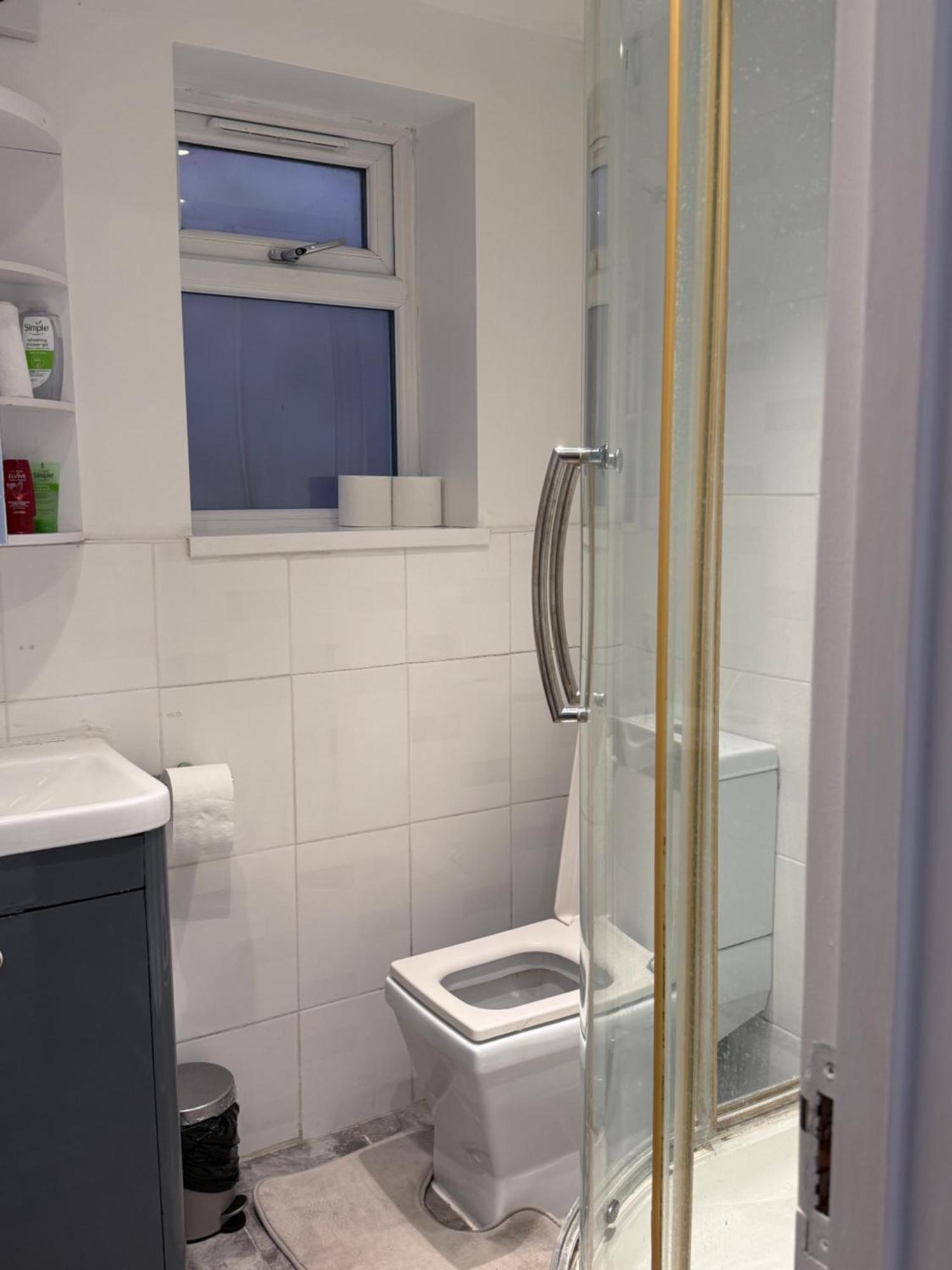 Cosy Guest Suite, West London เฮาน์สโลว์ ภายนอก รูปภาพ